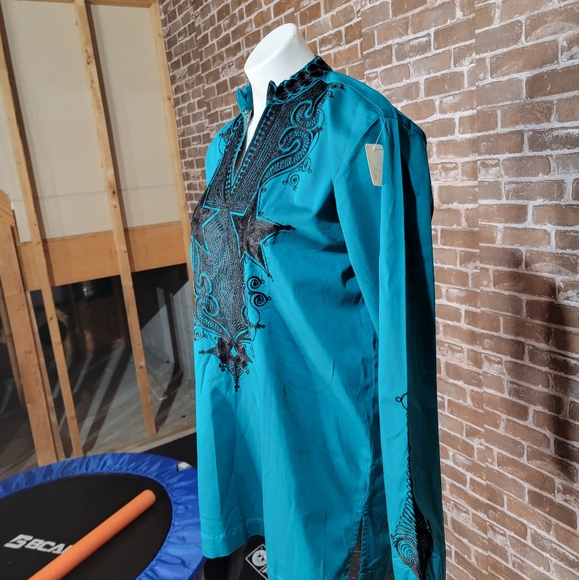 Men's locally made Top with embroidery in the front and on the sleeves. - Picture 7 of 7